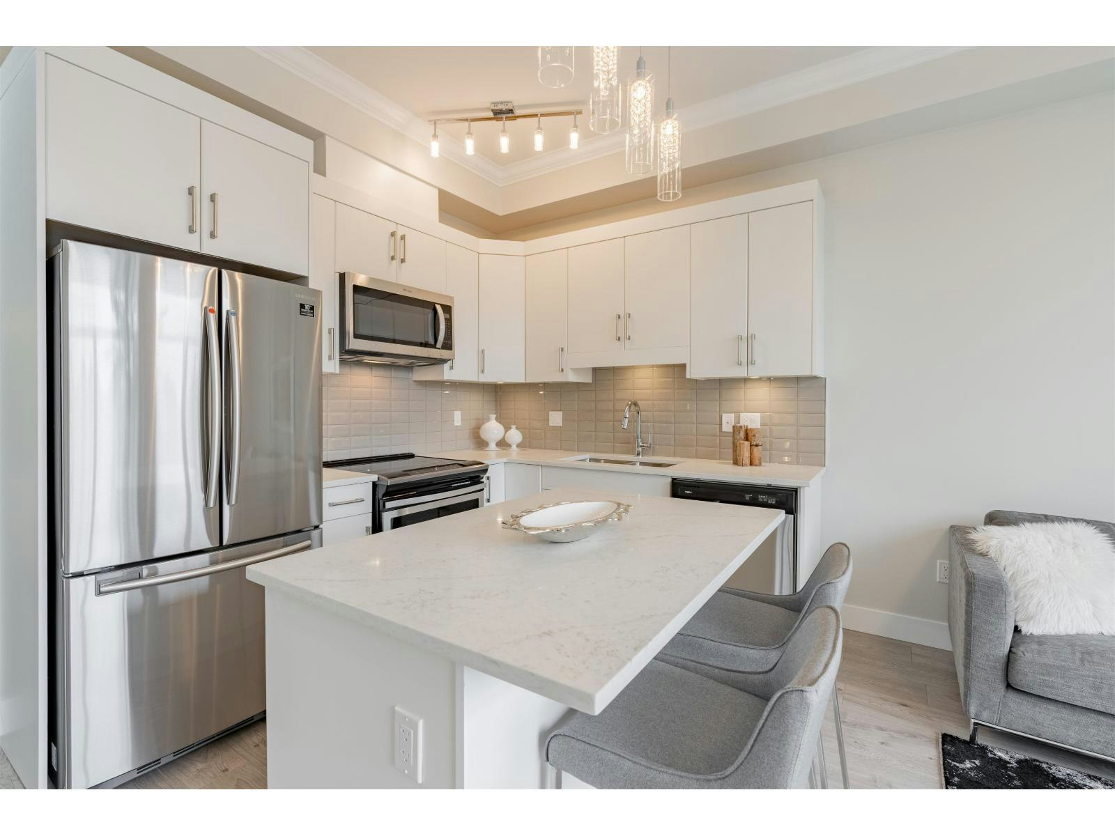 608-13799 101 Avenue, Surrey, BC, V3T 0N9 - 6