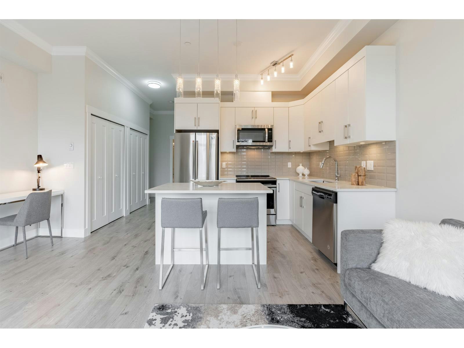 608-13799 101 Avenue, Surrey, BC, V3T 0N9 - 9