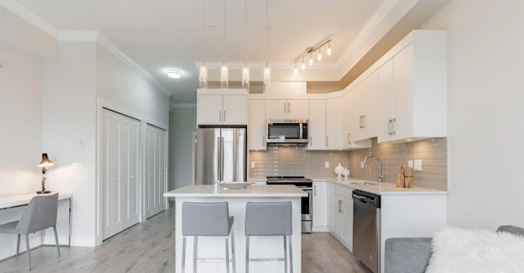 608-13799 101 Avenue, Surrey, BC, V3T 0N9 - 9
