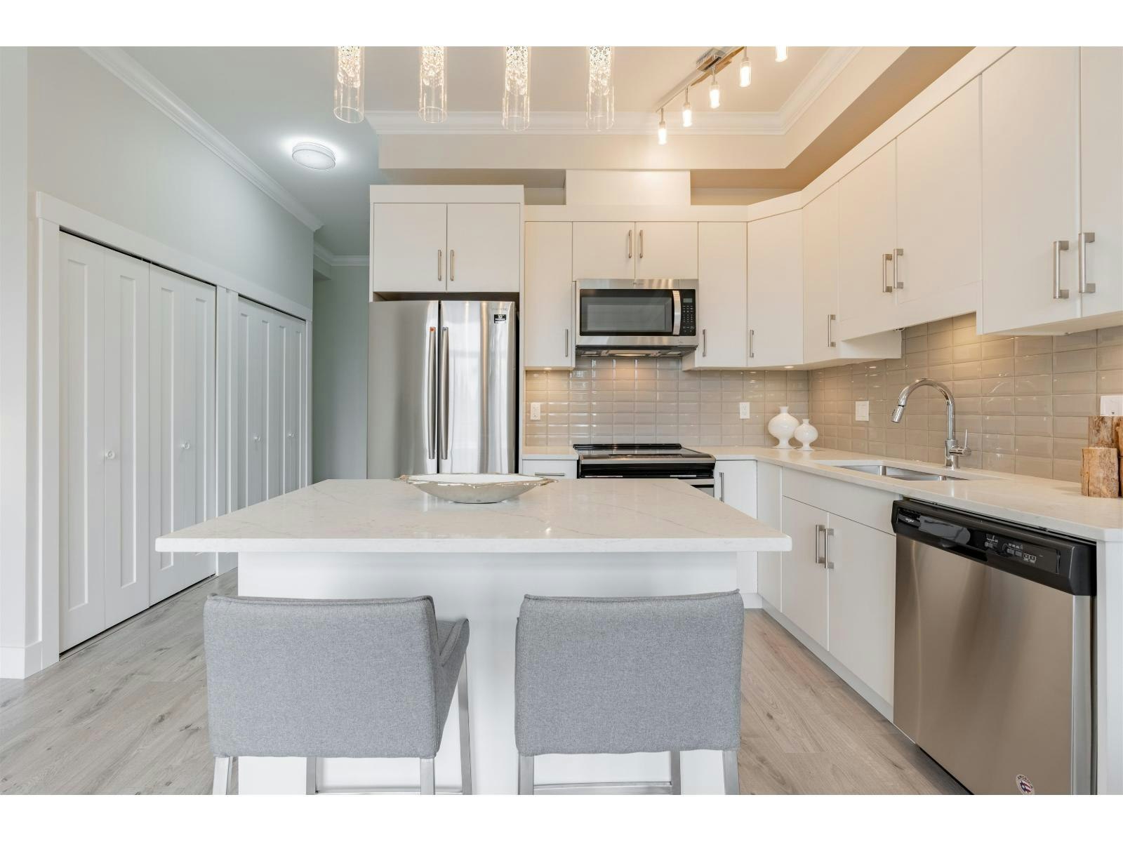 608-13799 101 Avenue, Surrey, BC, V3T 0N9 - 7