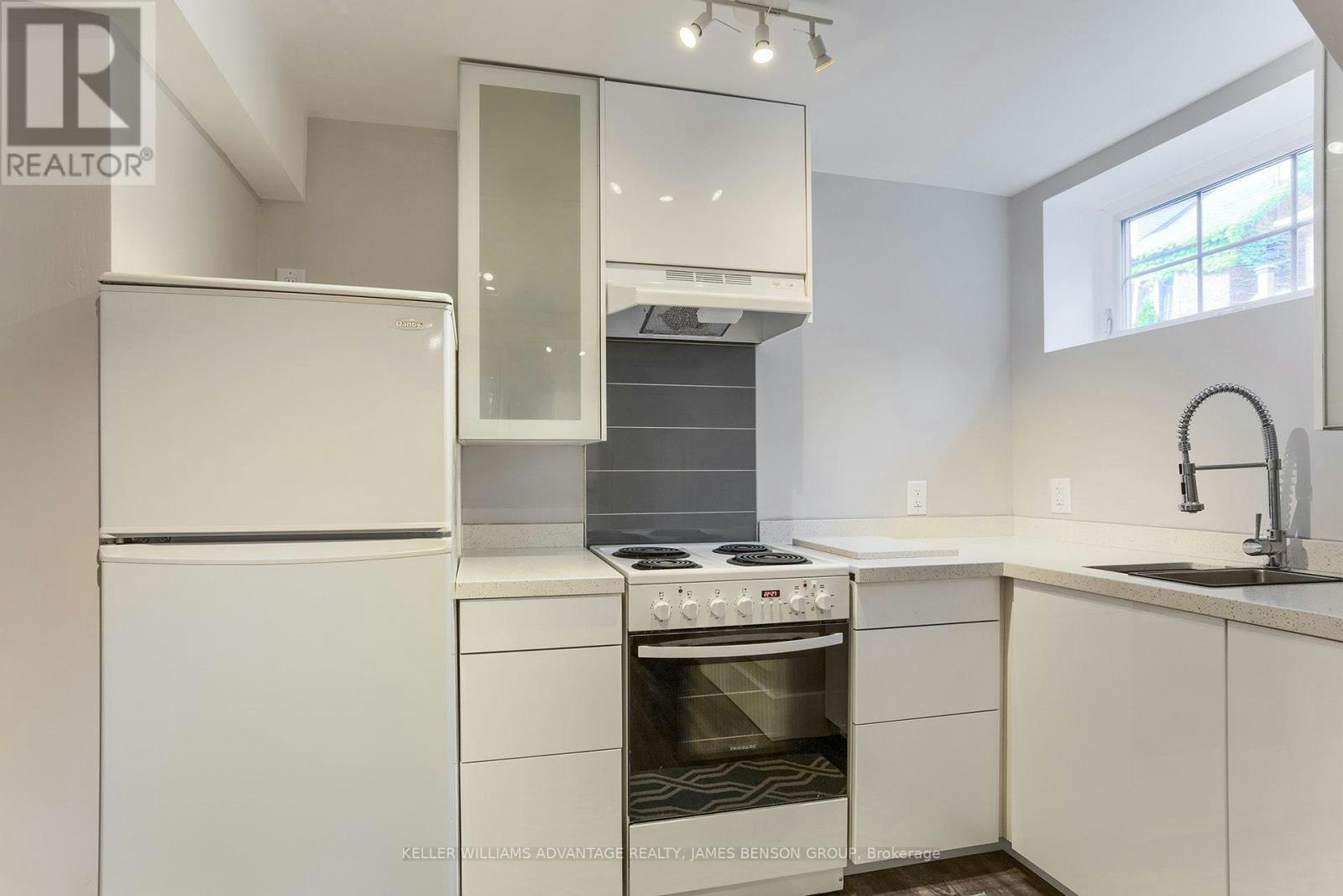 LOWER-53 Pearson Avenue, Toronto, ON, M6R 1G3 - 5