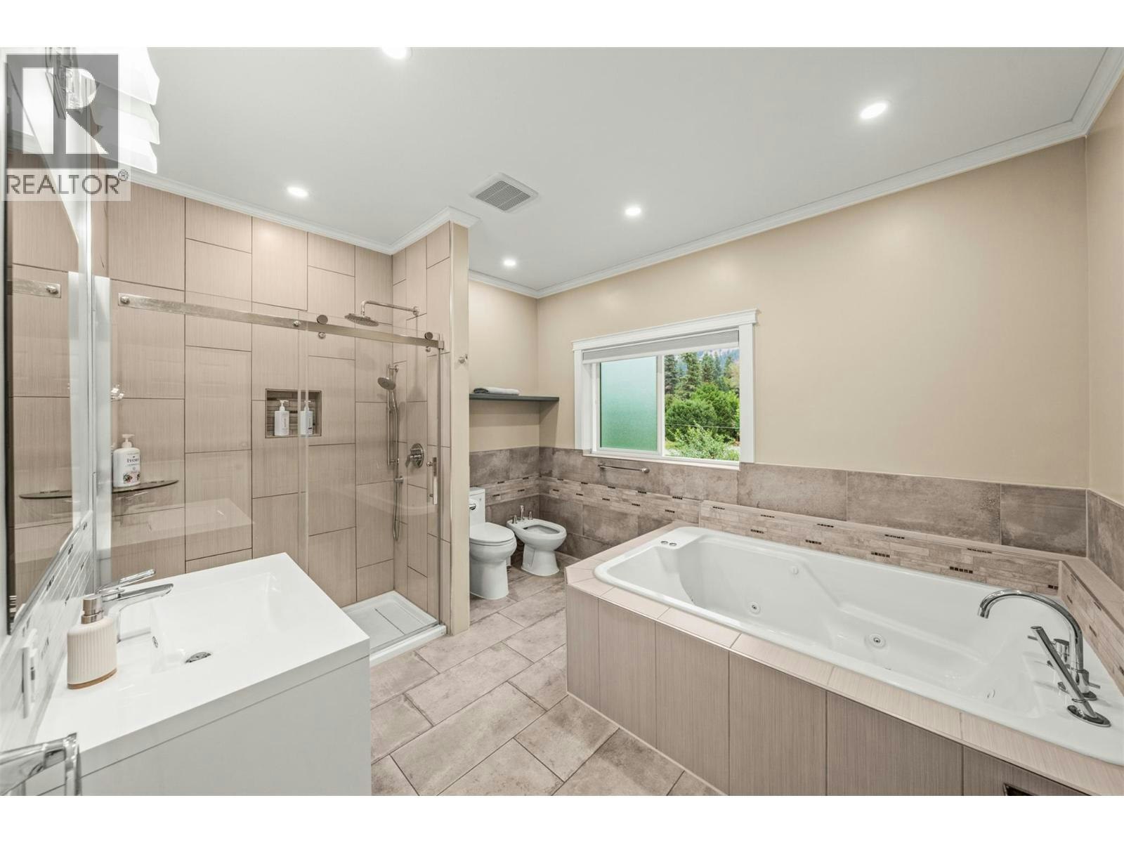 5936 6 Highway, Coldstream, BC, V1B 1C8 - 20