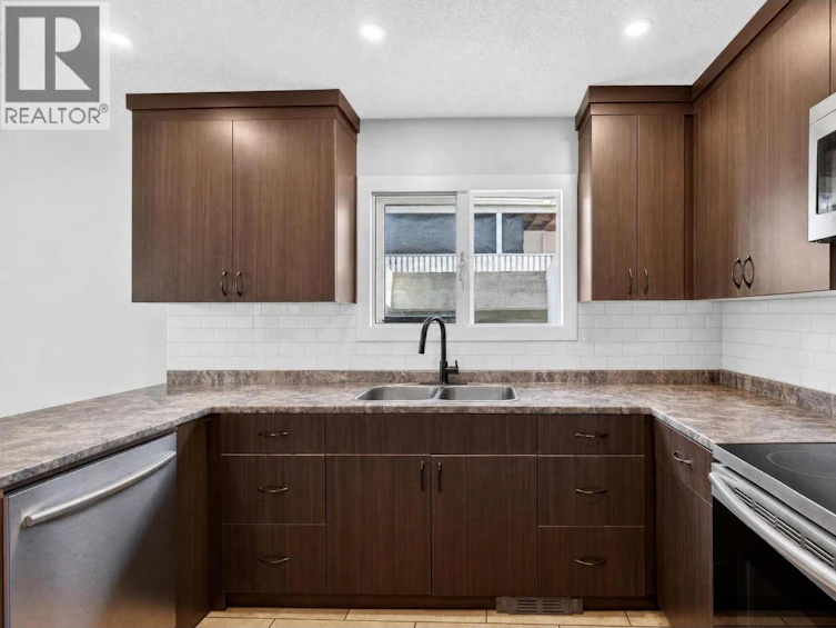 4202 16 Avenue, Vernon, BC, V1T 6P1 - 4