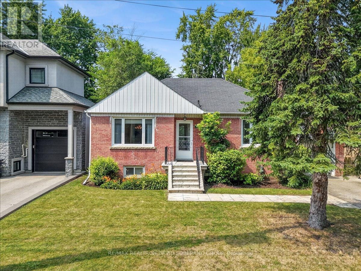 42 De Quincy Boulevard, Toronto, ON, M3H 1Y5