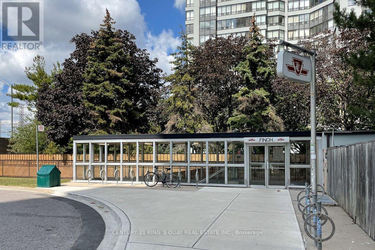 2207-1 Pemberton Avenue, Toronto, ON, M2M 4L9 - 4