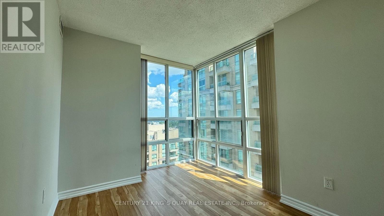 2207-1 Pemberton Avenue, Toronto, ON, M2M 4L9 - 12