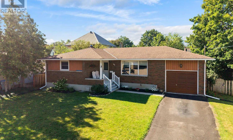 85 Picton Street W