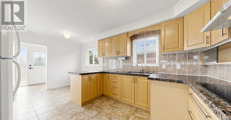 8 Summerfield Crescent, Toronto, ON, M9M 3X3 - 19