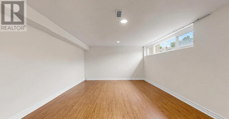 8 Summerfield Crescent, Toronto, ON, M9M 3X3 - 34