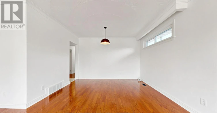 8 Summerfield Crescent, Toronto, ON, M9M 3X3 - 14