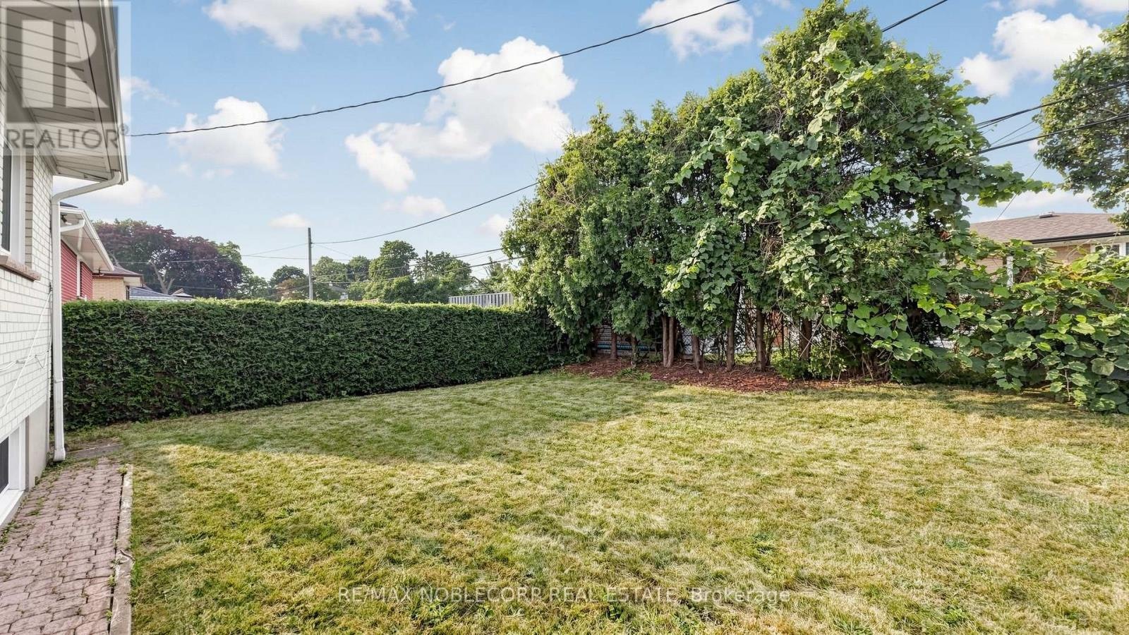 8 Summerfield Crescent, Toronto, ON, M9M 3X3 - 42