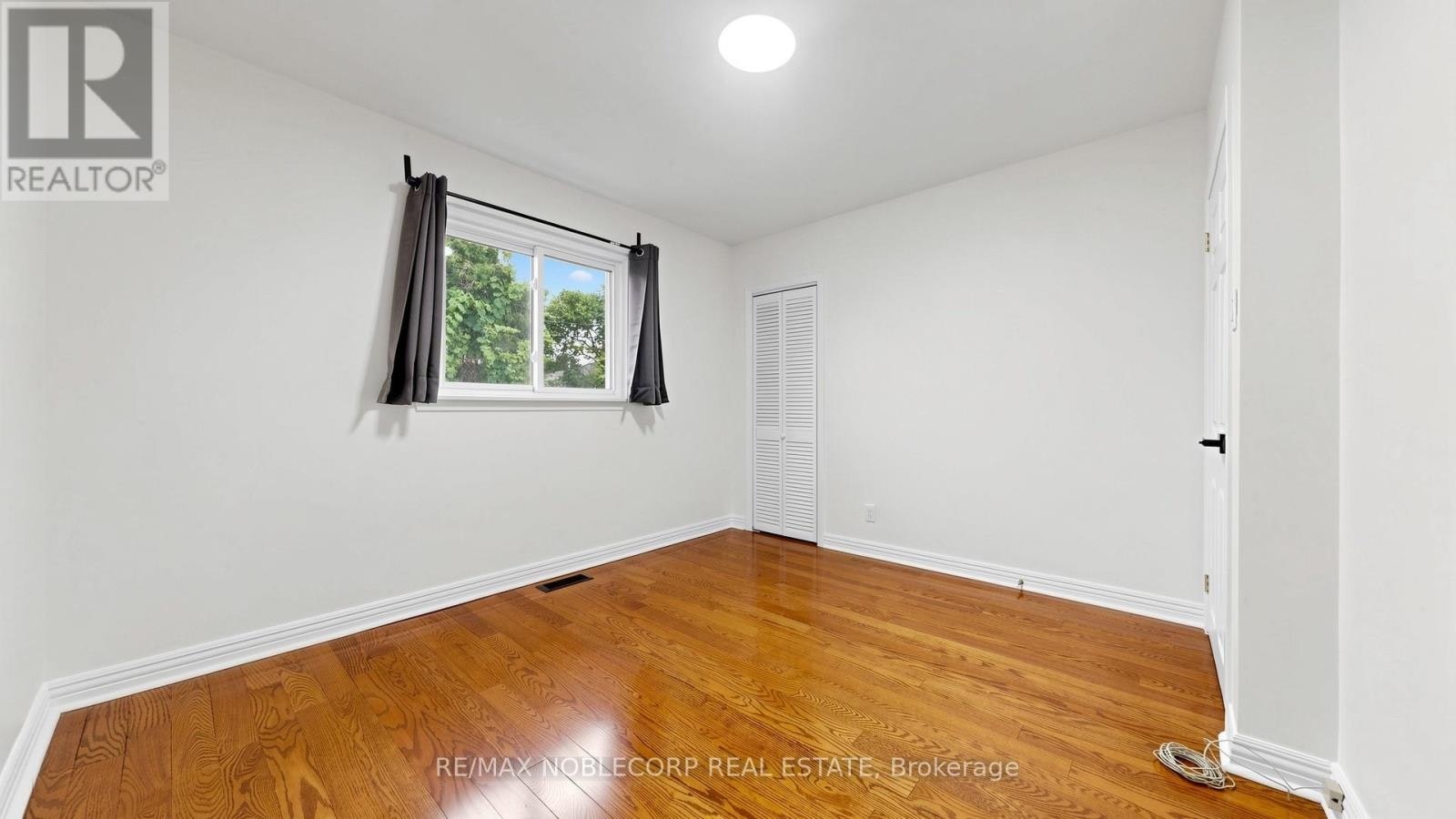 8 Summerfield Crescent, Toronto, ON, M9M 3X3 - 25