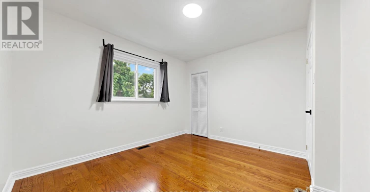 8 Summerfield Crescent, Toronto, ON, M9M 3X3 - 25