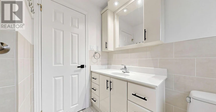 8 Summerfield Crescent, Toronto, ON, M9M 3X3 - 26