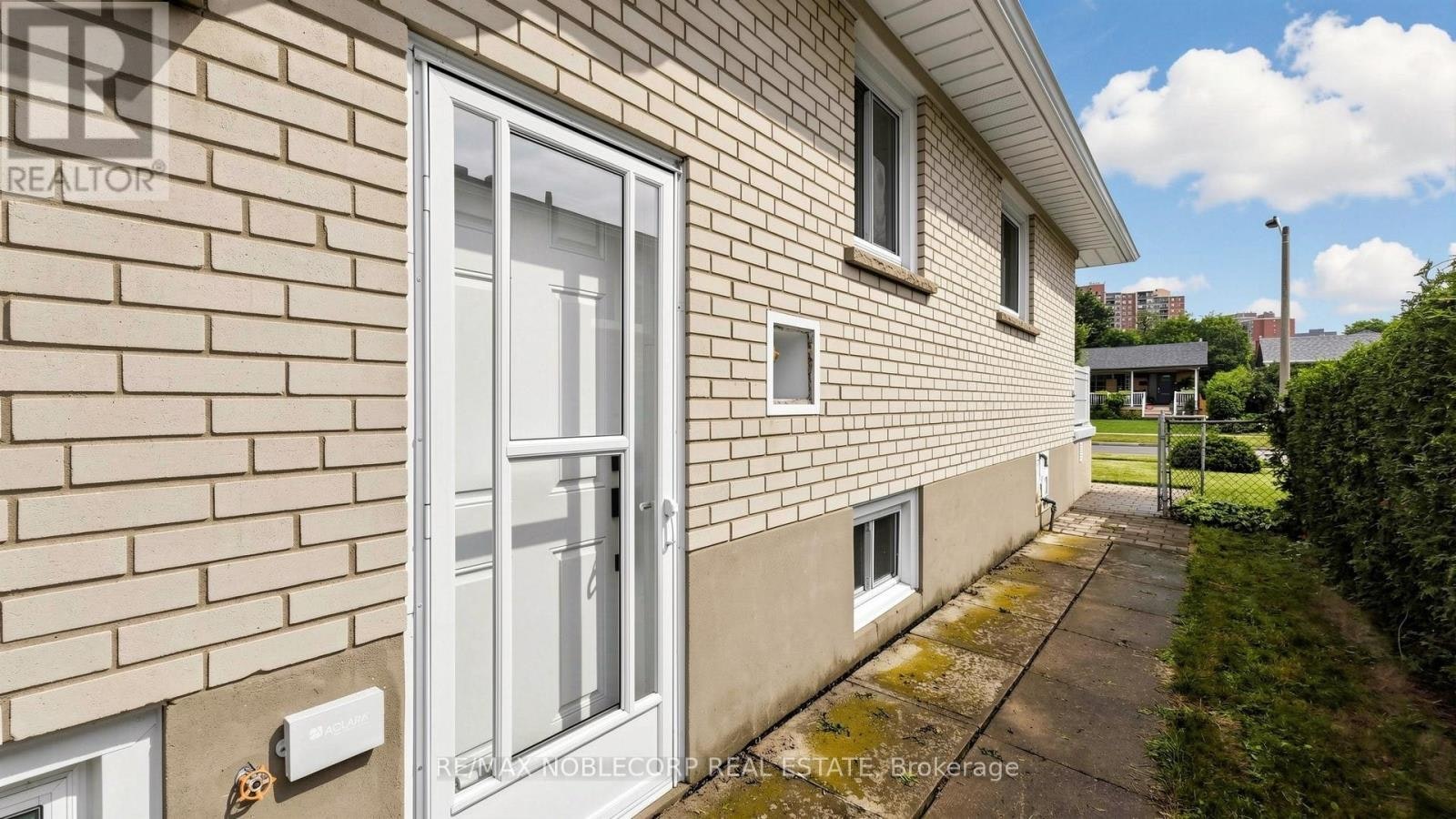 8 Summerfield Crescent, Toronto, ON, M9M 3X3 - 39