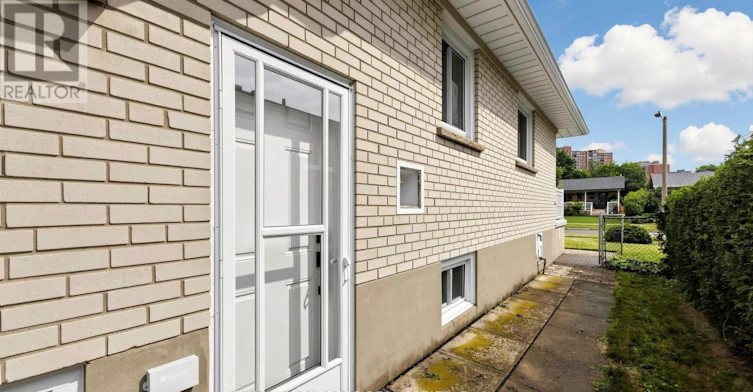 8 Summerfield Crescent, Toronto, ON, M9M 3X3 - 39