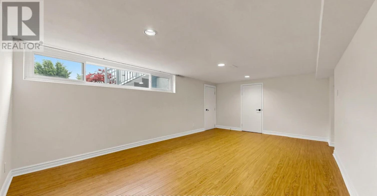 8 Summerfield Crescent, Toronto, ON, M9M 3X3 - 33