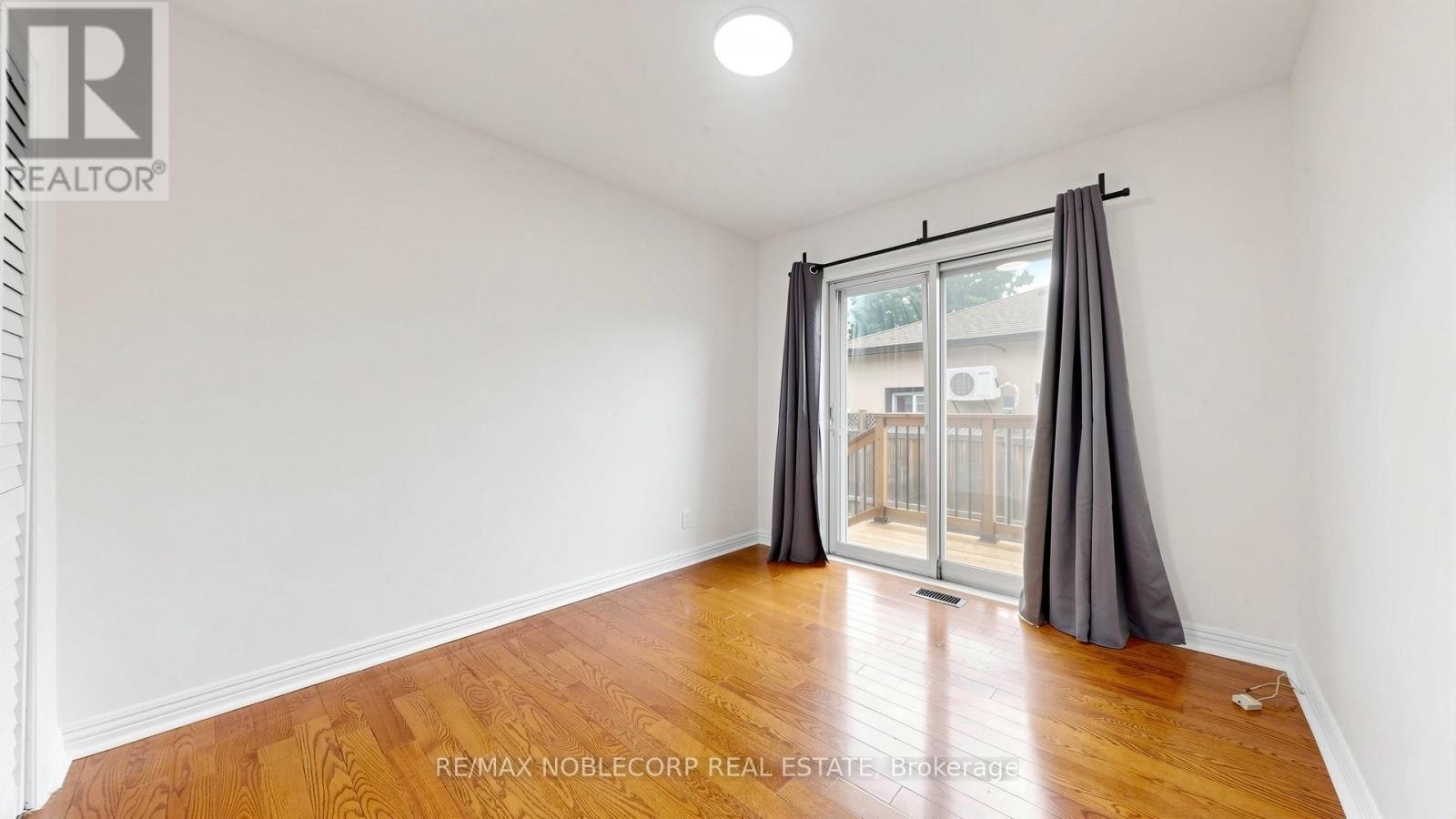 8 Summerfield Crescent, Toronto, ON, M9M 3X3 - 22