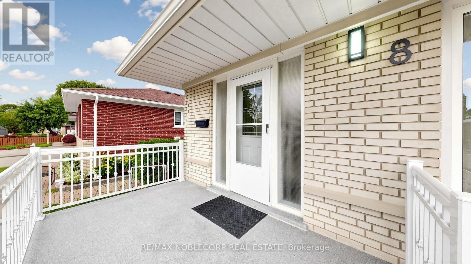 8 Summerfield Crescent, Toronto, ON, M9M 3X3 - 43