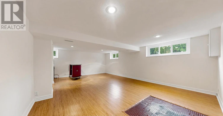 8 Summerfield Crescent, Toronto, ON, M9M 3X3 - 30