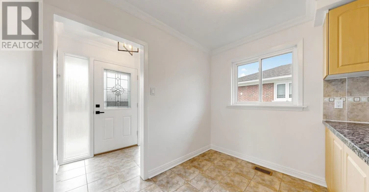 8 Summerfield Crescent, Toronto, ON, M9M 3X3 - 15