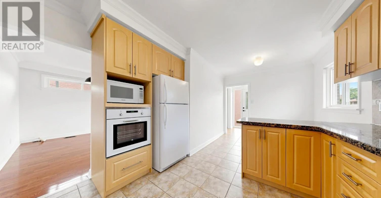 8 Summerfield Crescent, Toronto, ON, M9M 3X3 - 17