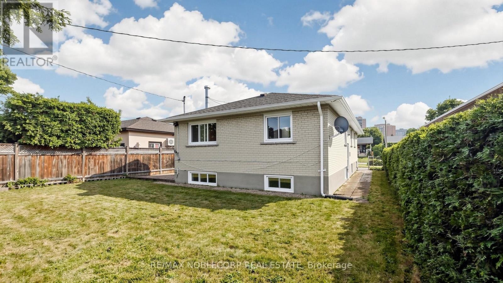 8 Summerfield Crescent, Toronto, ON, M9M 3X3 - 41