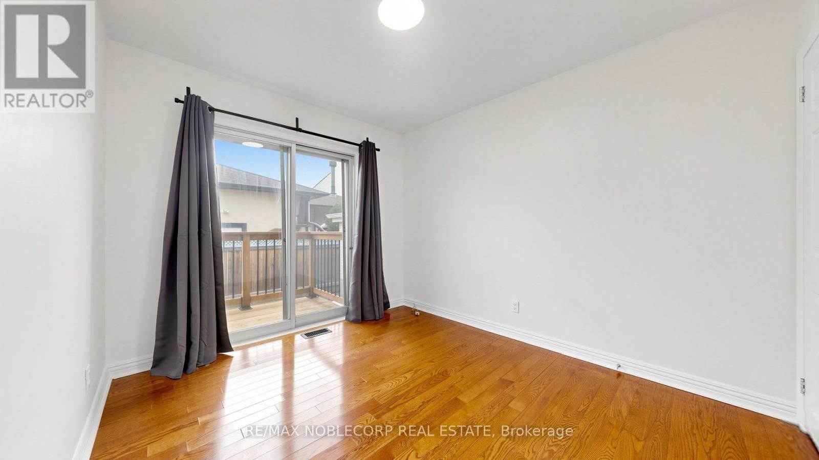 8 Summerfield Crescent, Toronto, ON, M9M 3X3 - 23