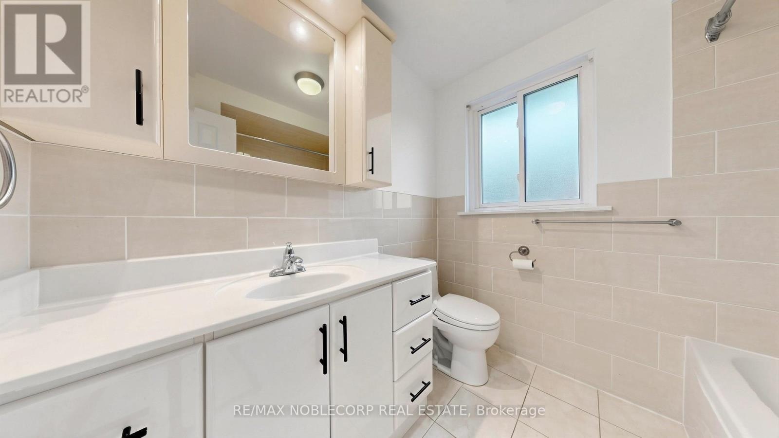 8 Summerfield Crescent, Toronto, ON, M9M 3X3 - 27