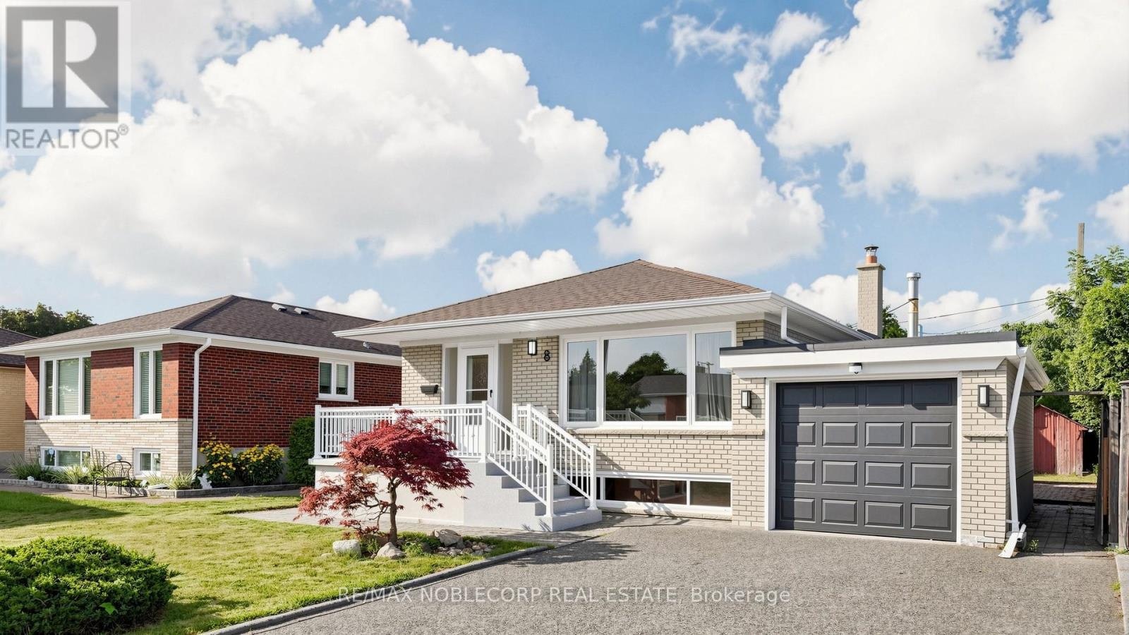 8 Summerfield Crescent, Toronto, ON, M9M 3X3 - 2