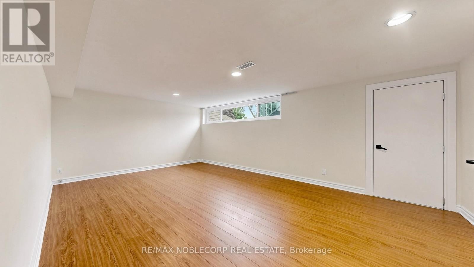 8 Summerfield Crescent, Toronto, ON, M9M 3X3 - 32
