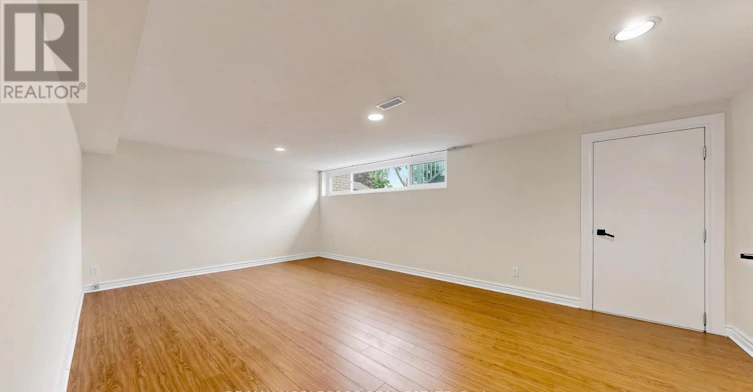 8 Summerfield Crescent, Toronto, ON, M9M 3X3 - 32