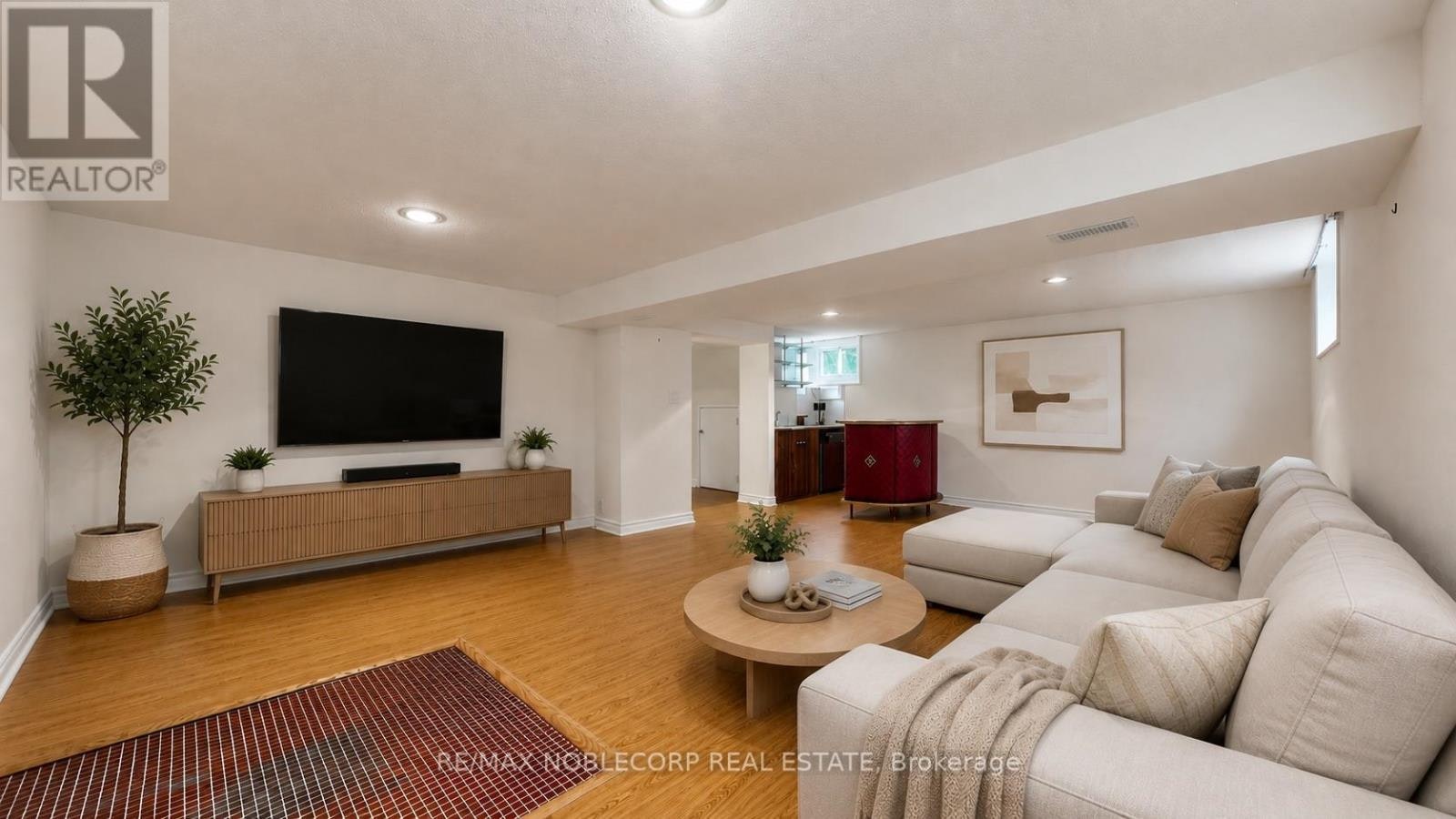 8 Summerfield Crescent, Toronto, ON, M9M 3X3 - 9