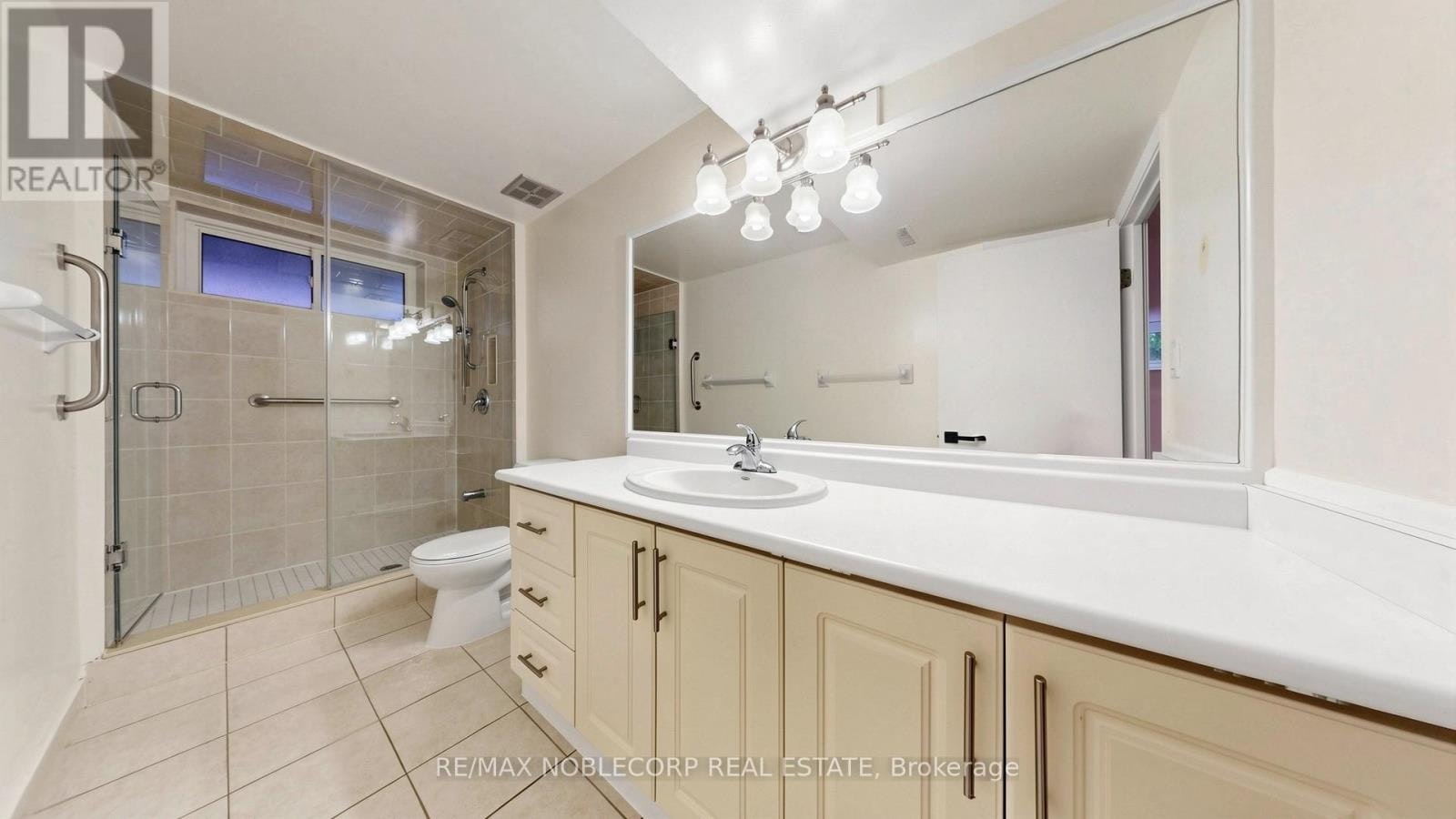 8 Summerfield Crescent, Toronto, ON, M9M 3X3 - 36