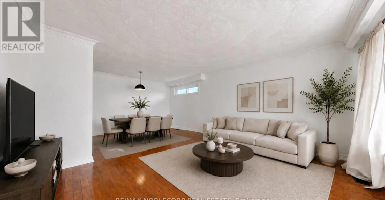 8 Summerfield Crescent, Toronto, ON, M9M 3X3 - 6