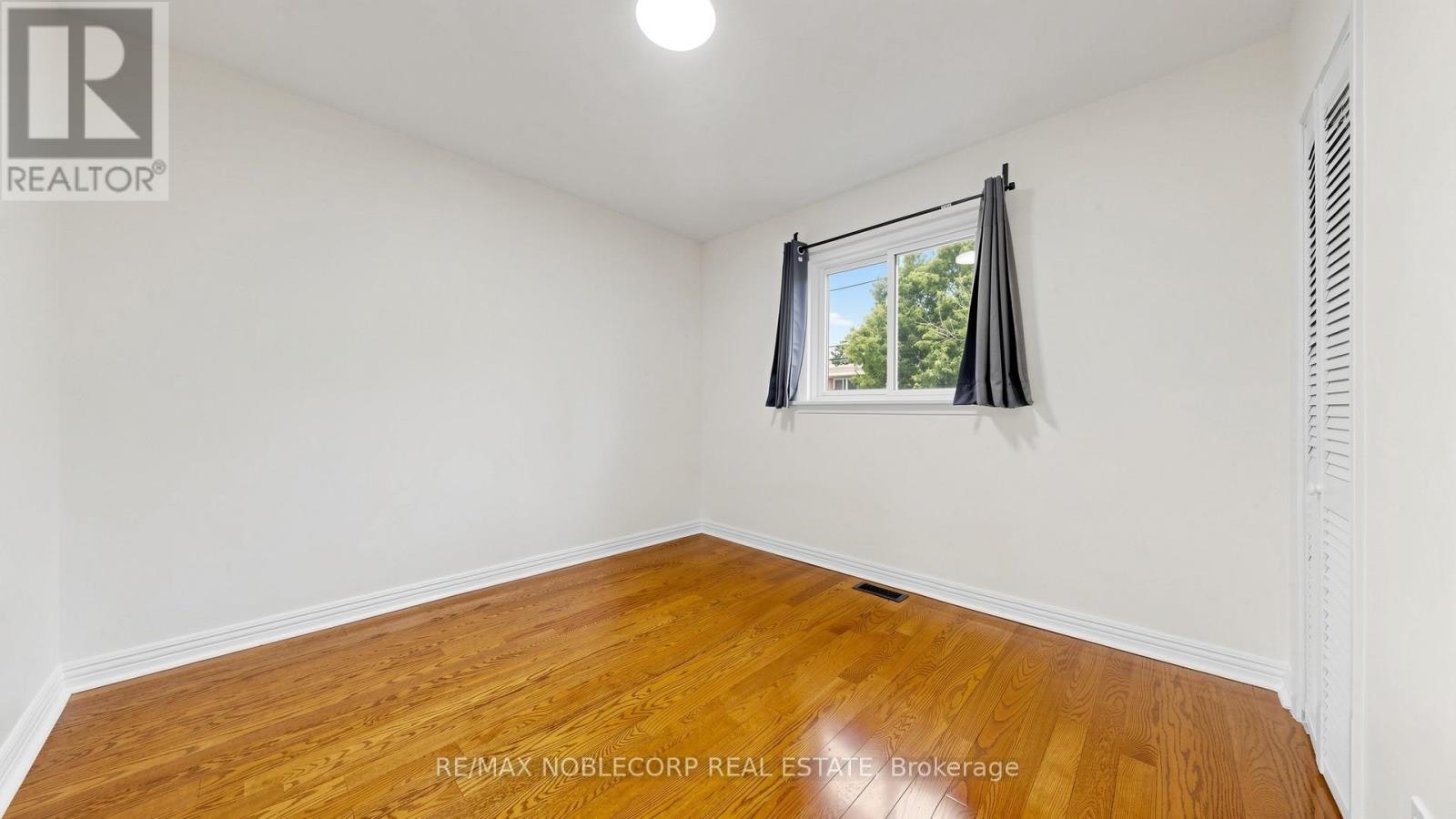 8 Summerfield Crescent, Toronto, ON, M9M 3X3 - 24