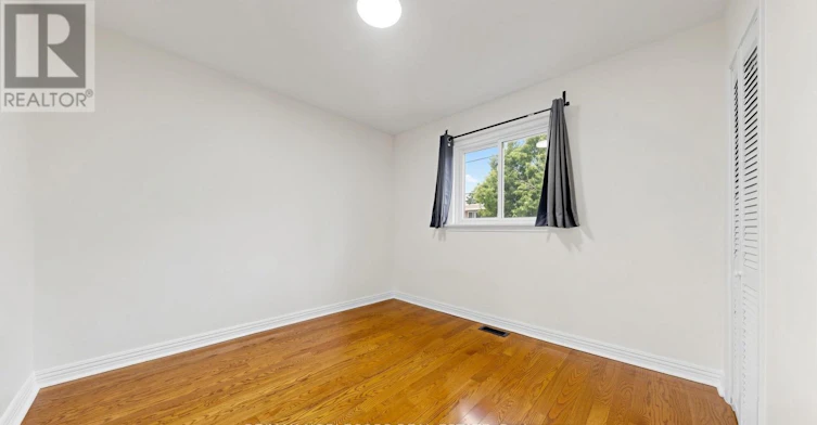 8 Summerfield Crescent, Toronto, ON, M9M 3X3 - 24