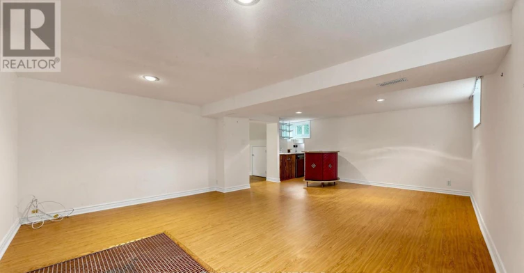 8 Summerfield Crescent, Toronto, ON, M9M 3X3 - 29