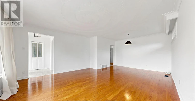8 Summerfield Crescent, Toronto, ON, M9M 3X3 - 12