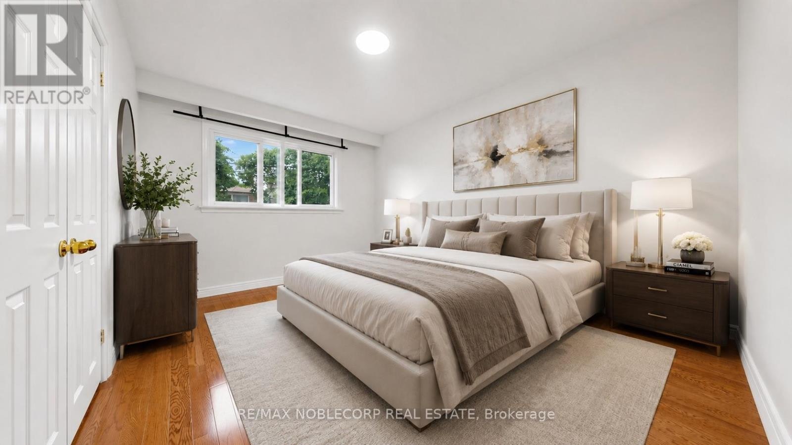 8 Summerfield Crescent, Toronto, ON, M9M 3X3 - 7