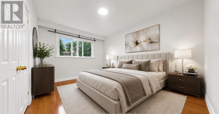 8 Summerfield Crescent, Toronto, ON, M9M 3X3 - 7