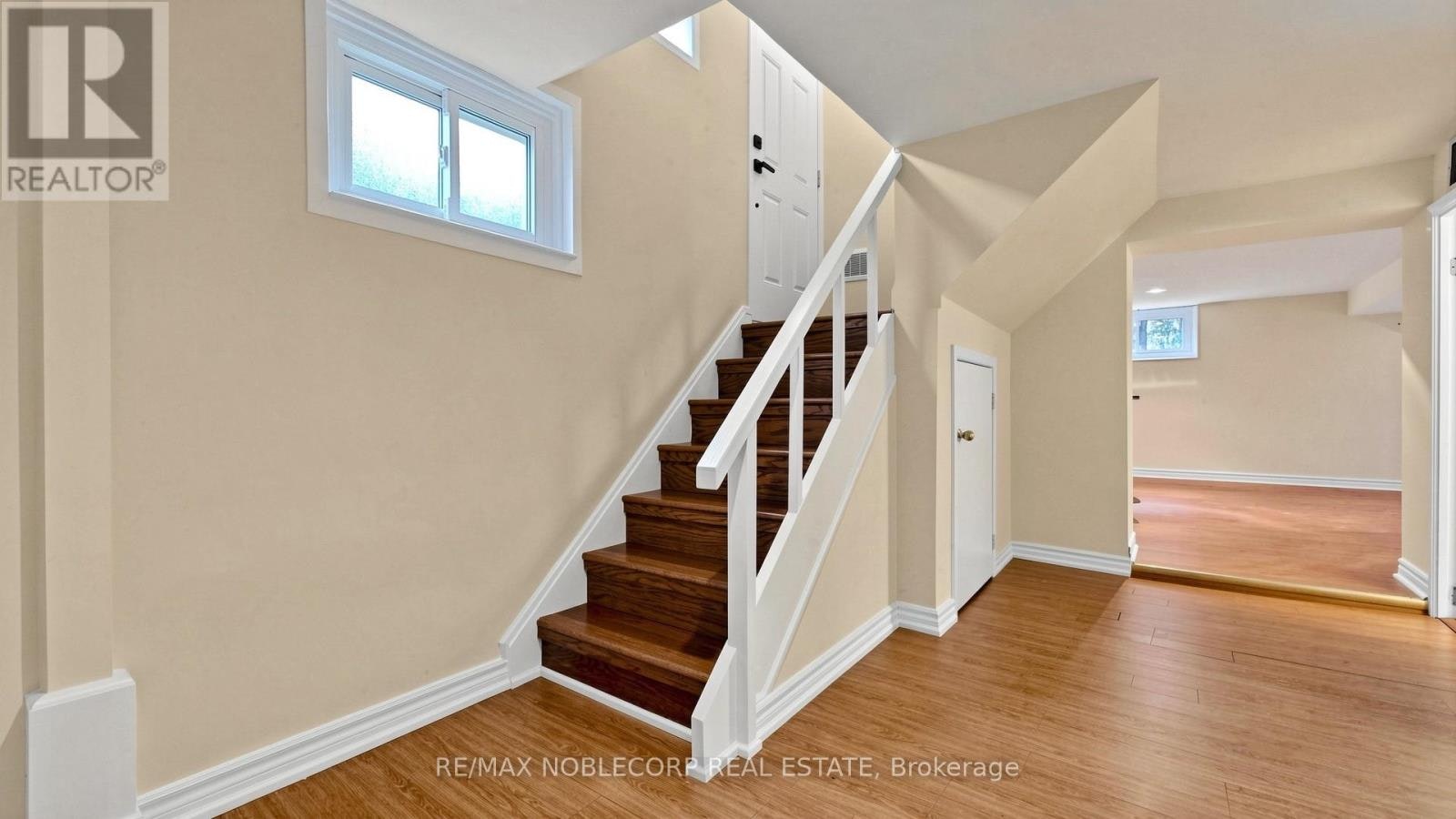 8 Summerfield Crescent, Toronto, ON, M9M 3X3 - 28