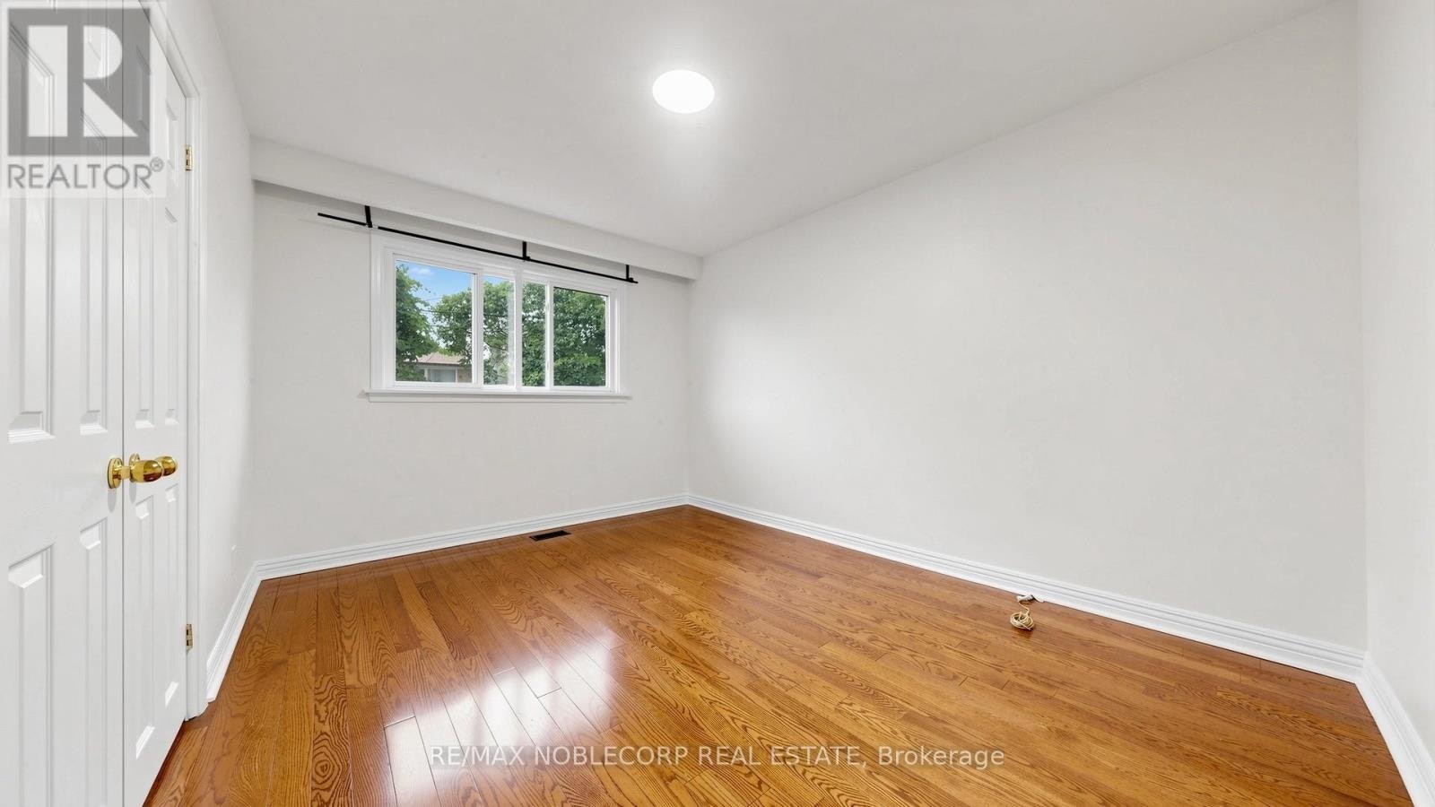 8 Summerfield Crescent, Toronto, ON, M9M 3X3 - 20