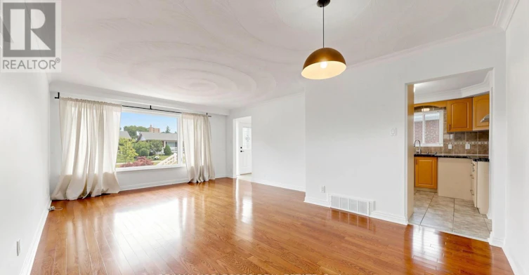 8 Summerfield Crescent, Toronto, ON, M9M 3X3 - 10