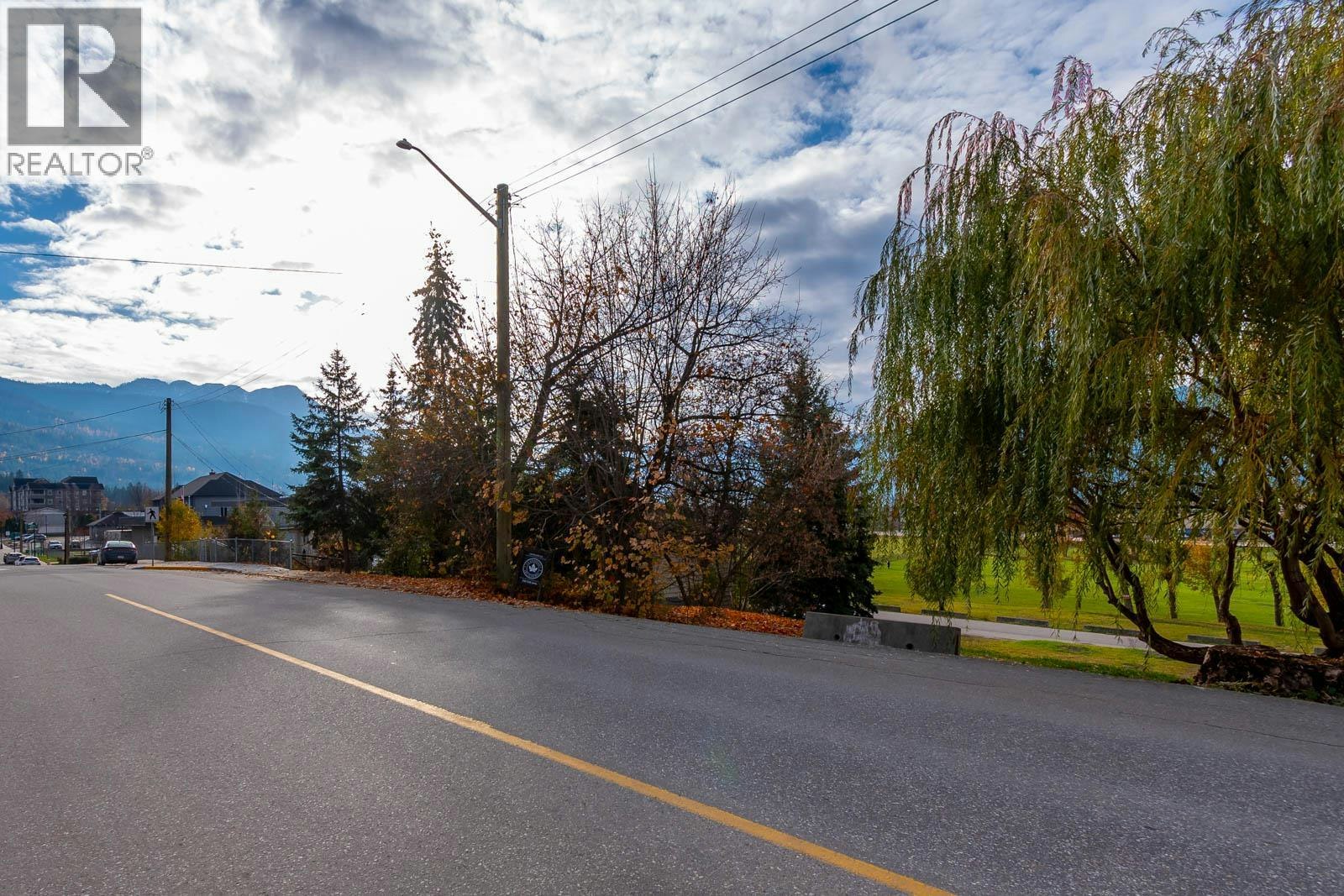 231 SE Shuswap Street, Salmon Arm, BC, V1B 4H9