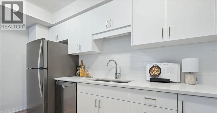 610 Benninger Drive, Kitchener, ON, N2E 0K5 - 2