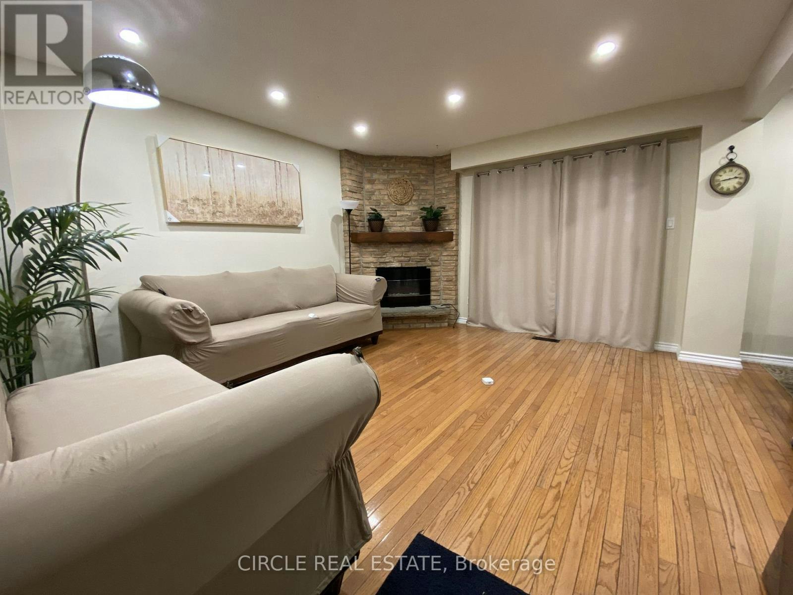 35 Fanshawe Drive, Brampton, ON, L6Z 1A7 - 3