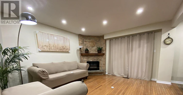 35 Fanshawe Drive, Brampton, ON, L6Z 1A7 - 3