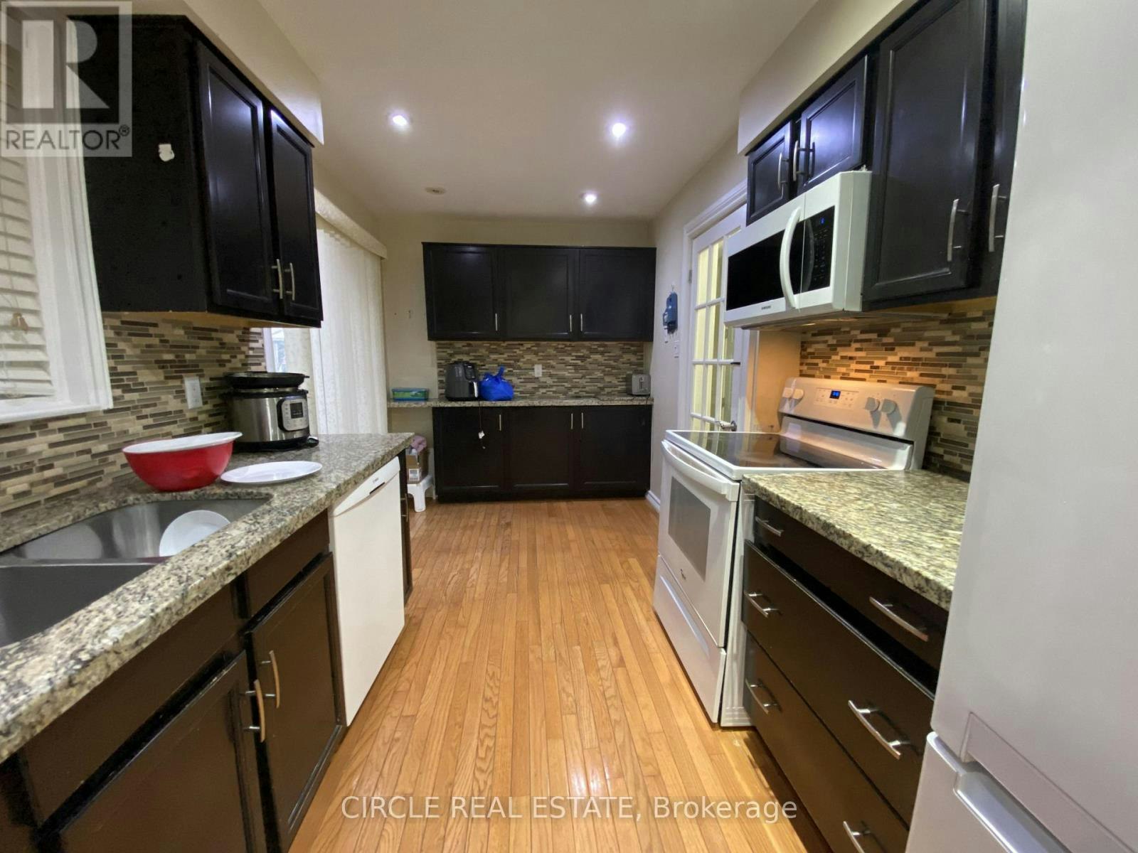 35 Fanshawe Drive, Brampton, ON, L6Z 1A7 - 7