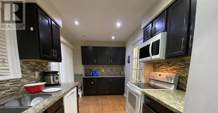 35 Fanshawe Drive, Brampton, ON, L6Z 1A7 - 7